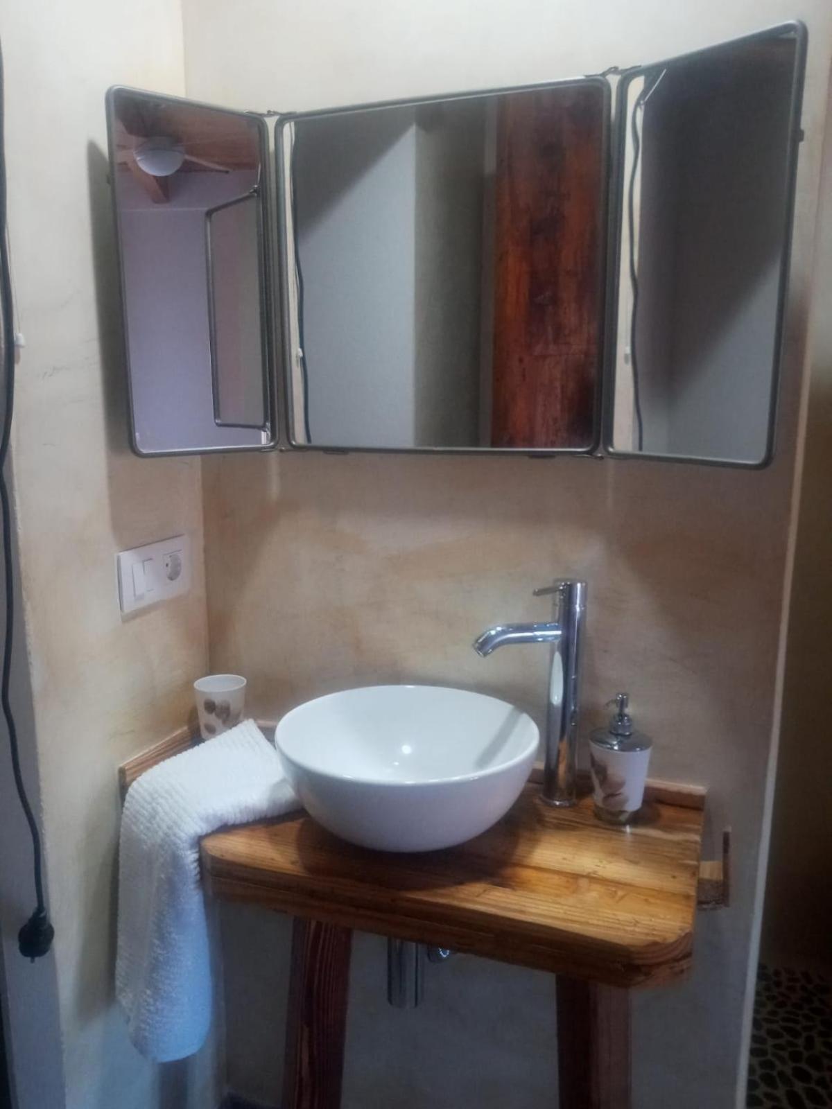 Casa Buscareta Apartment Montan Екстериор снимка
